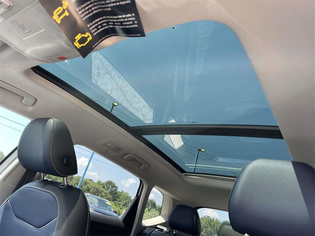 2025 Volkswagen Taos SEL - Photo 21