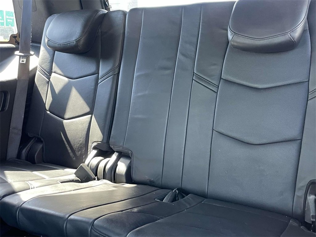 2018 Cadillac Escalade Platinum photo 3