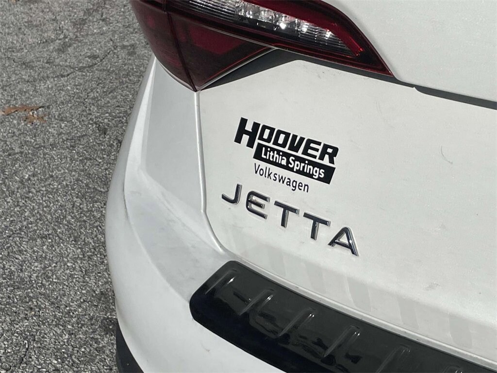 Used 2024 Volkswagen Jetta SE SE Auto