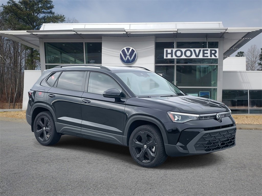 2025 Volkswagen Taos SE Black's photo