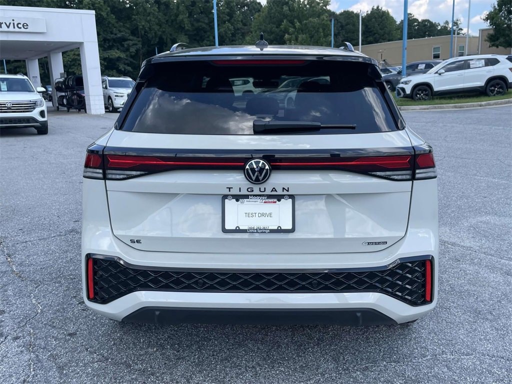 New 2025 Volkswagen Tiguan SE R-Line Black 2.0T SE R-Line Black 4MOTION