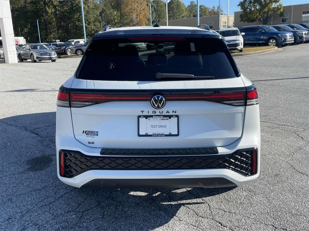 New 2026 Volkswagen Tiguan SE R-Line Black 2.0T SE R-Line Black FWD