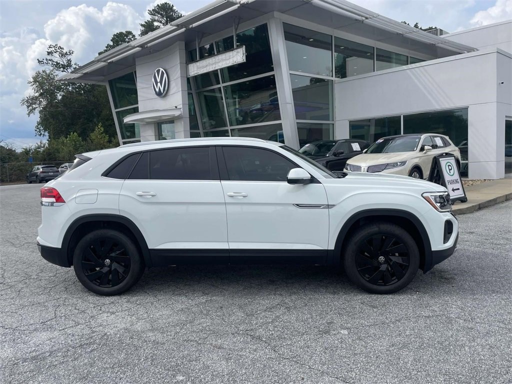 New 2025 Volkswagen Atlas Cross Sport 2.0T SE w/Technology 2.0T SE w/Technology FWD
