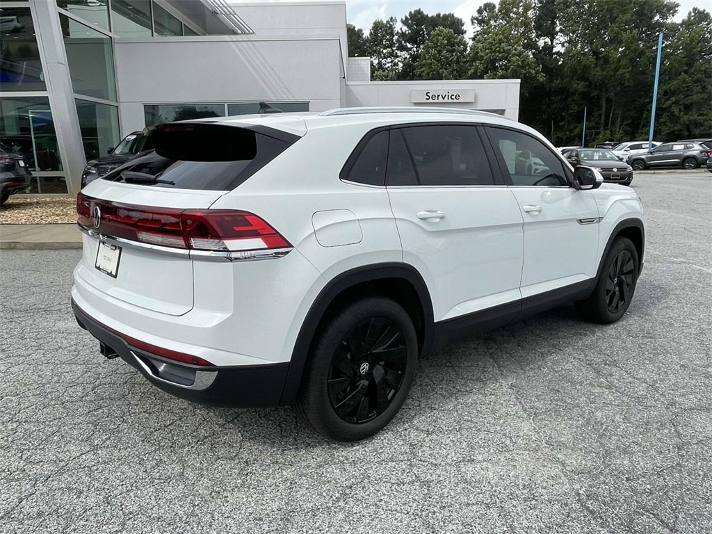 New 2025 Volkswagen Atlas Cross Sport 2.0T SE w/Technology 2.0T SE w/Technology FWD