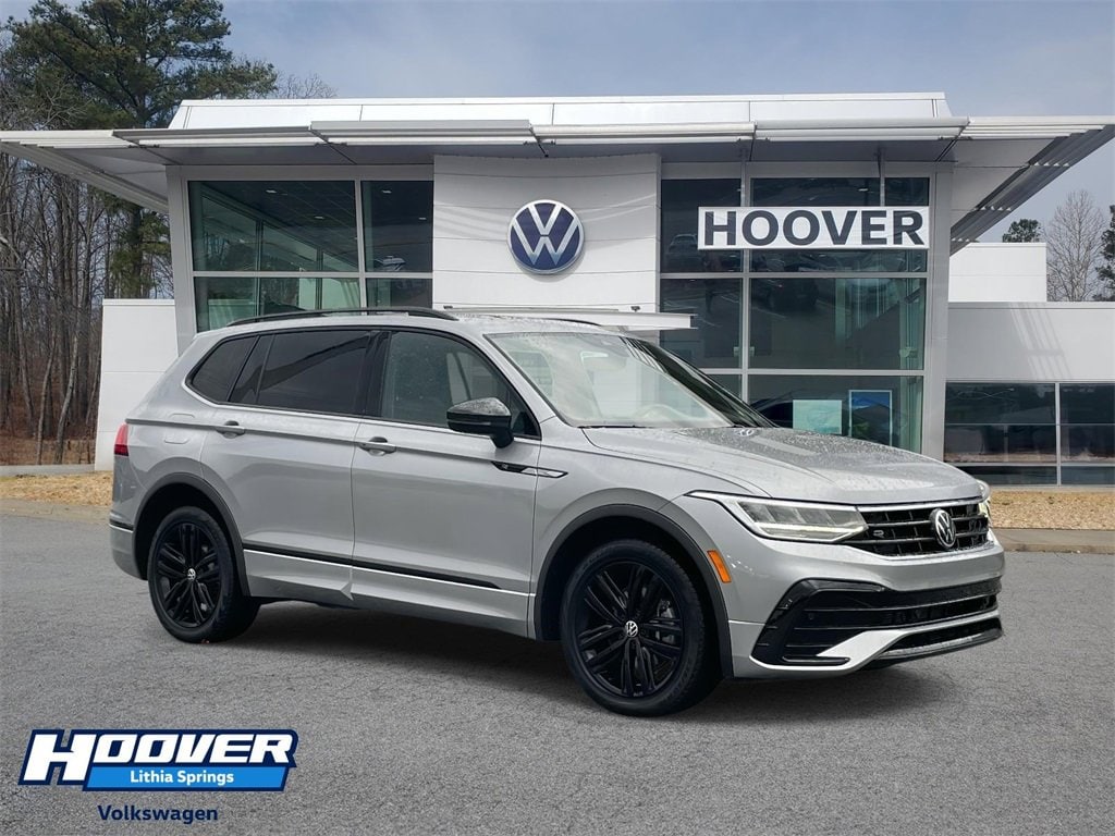 2022 Volkswagen Tiguan SE R-LINE BLACK's photo