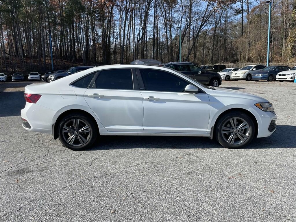 Used 2024 Volkswagen Jetta SE SE Auto
