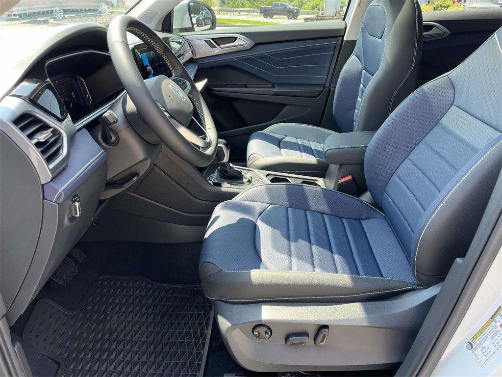 2025 Volkswagen Taos SEL - Photo 16