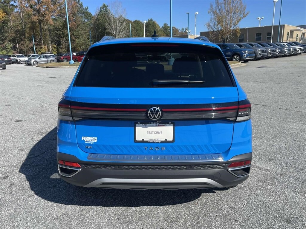 Used 2025 Volkswagen Taos SE SE FWD