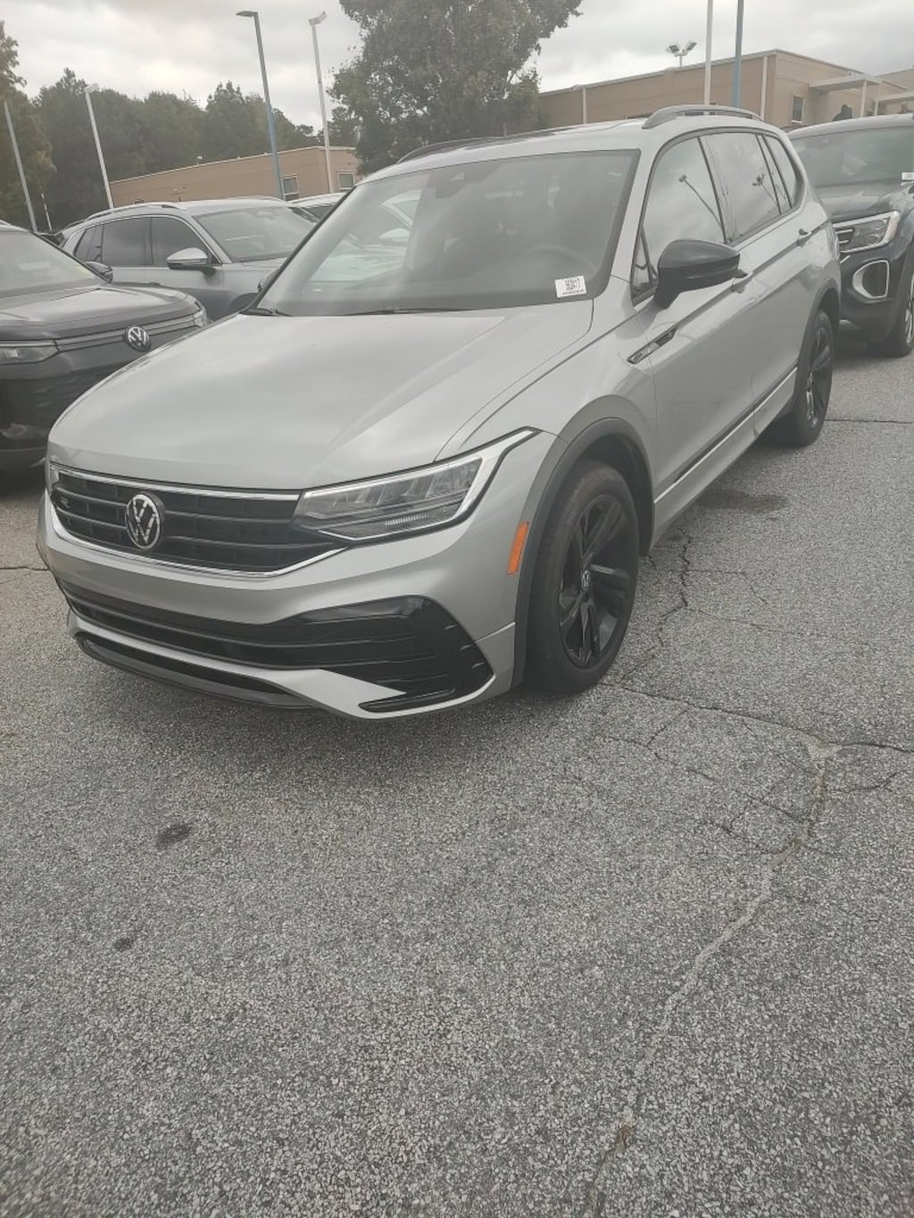 Used 2023 Volkswagen Tiguan SE R-Line Black 2.0T SE R-Line Black FWD
