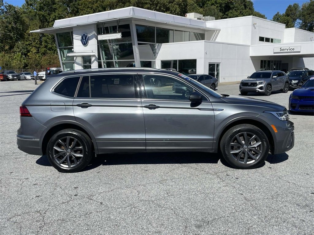 2022 Volkswagen Tiguan SE photo 2