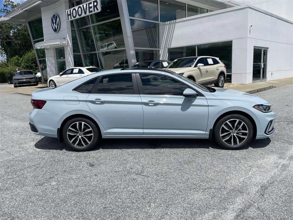 New 2025 Volkswagen Jetta SE SE Auto