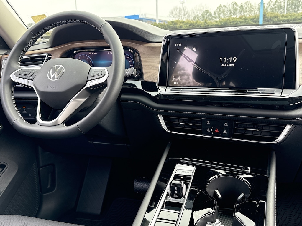 New 2026 Volkswagen Atlas 2.0T SE w/Technology 2.0T SE w/Technology FWD