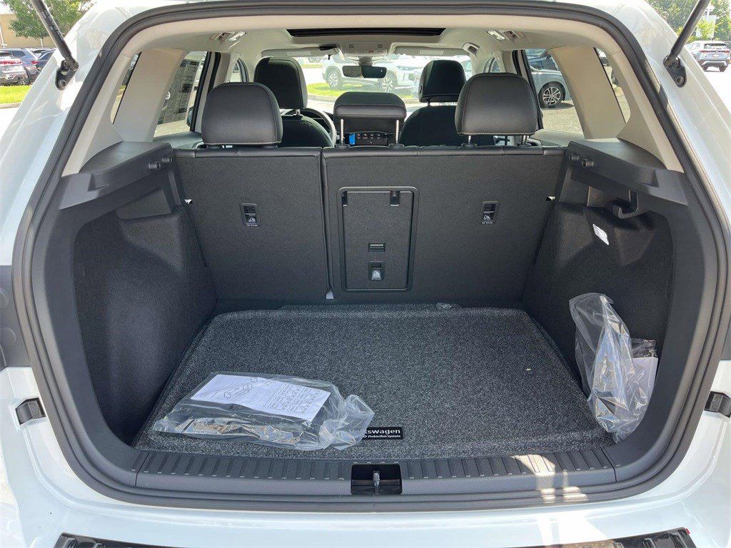 2025 Volkswagen Taos SEL - Photo 13