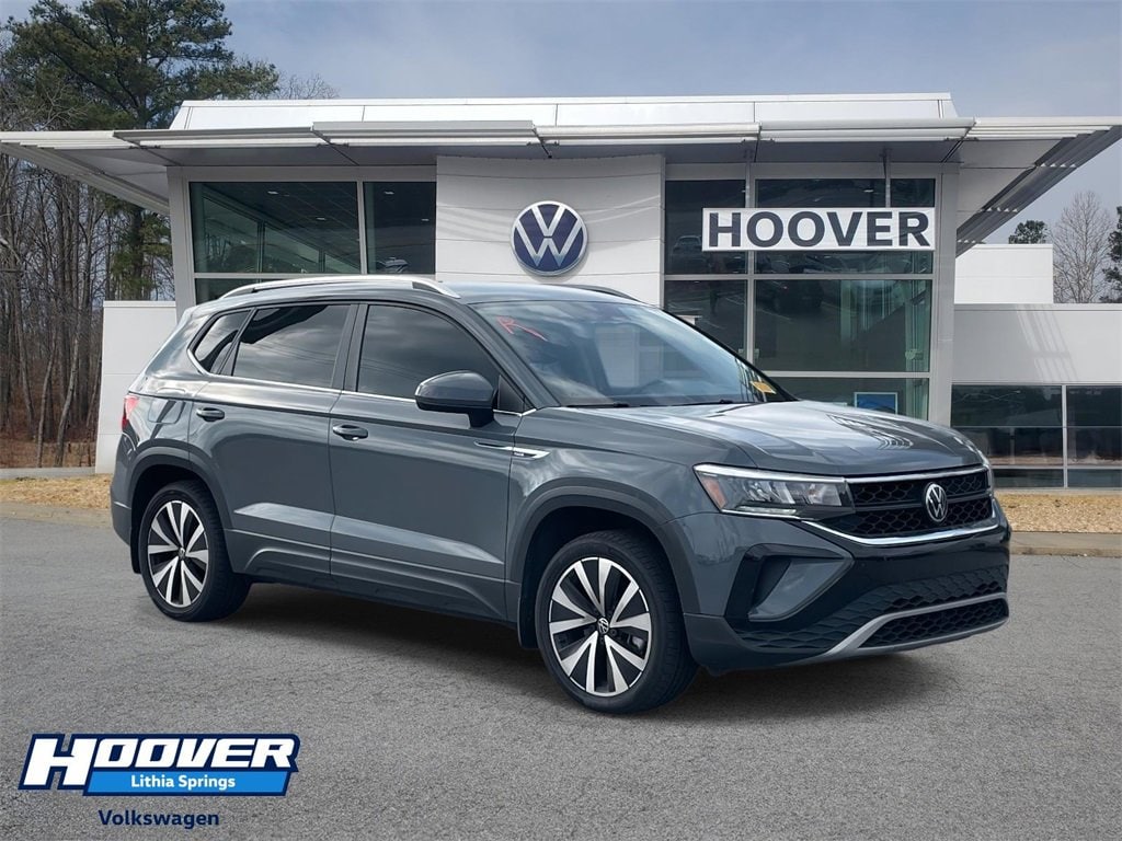2022 Volkswagen Taos SE's photo