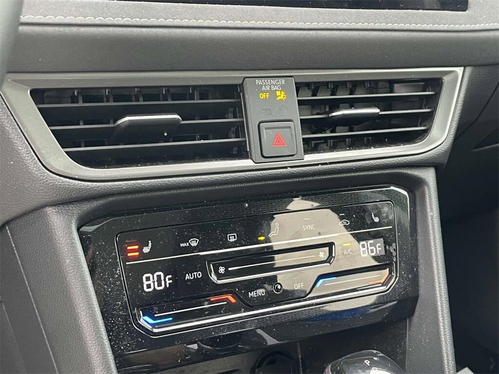 Used 2025 Volkswagen Taos SE Black SE Black 4MOTION