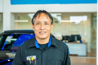 Staff member Hoa Chiem <br> Service Tech from ID_3ab2b3dcc002