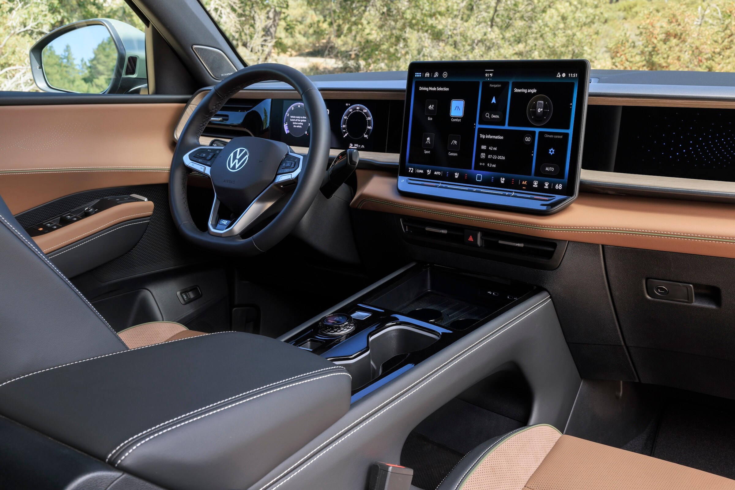 27_atlas_cross_sport_interior.jpg