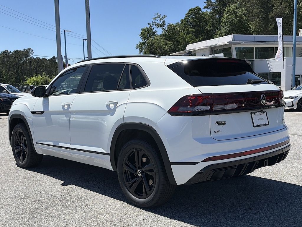 New 2026 Volkswagen Atlas Cross Sport 2.0T SEL R-Line Black 2.0T SEL R-Line Black 4MOTION