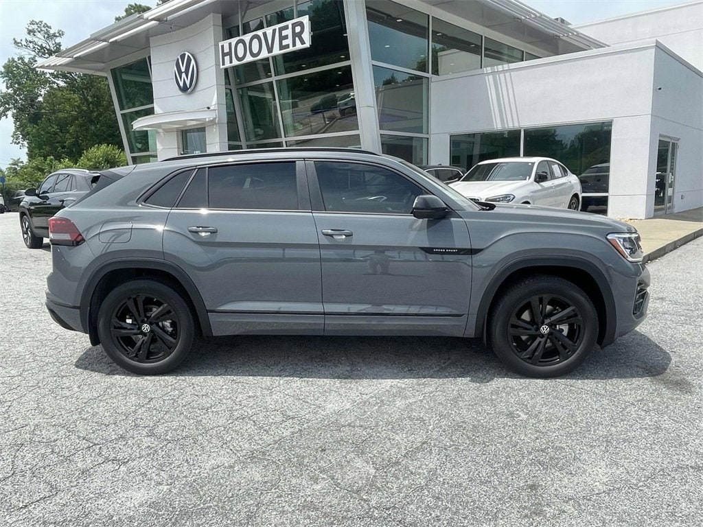 New 2025 Volkswagen Atlas Cross Sport 2.0T SEL R-Line Black 2.0T SEL R-Line Black 4MOTION