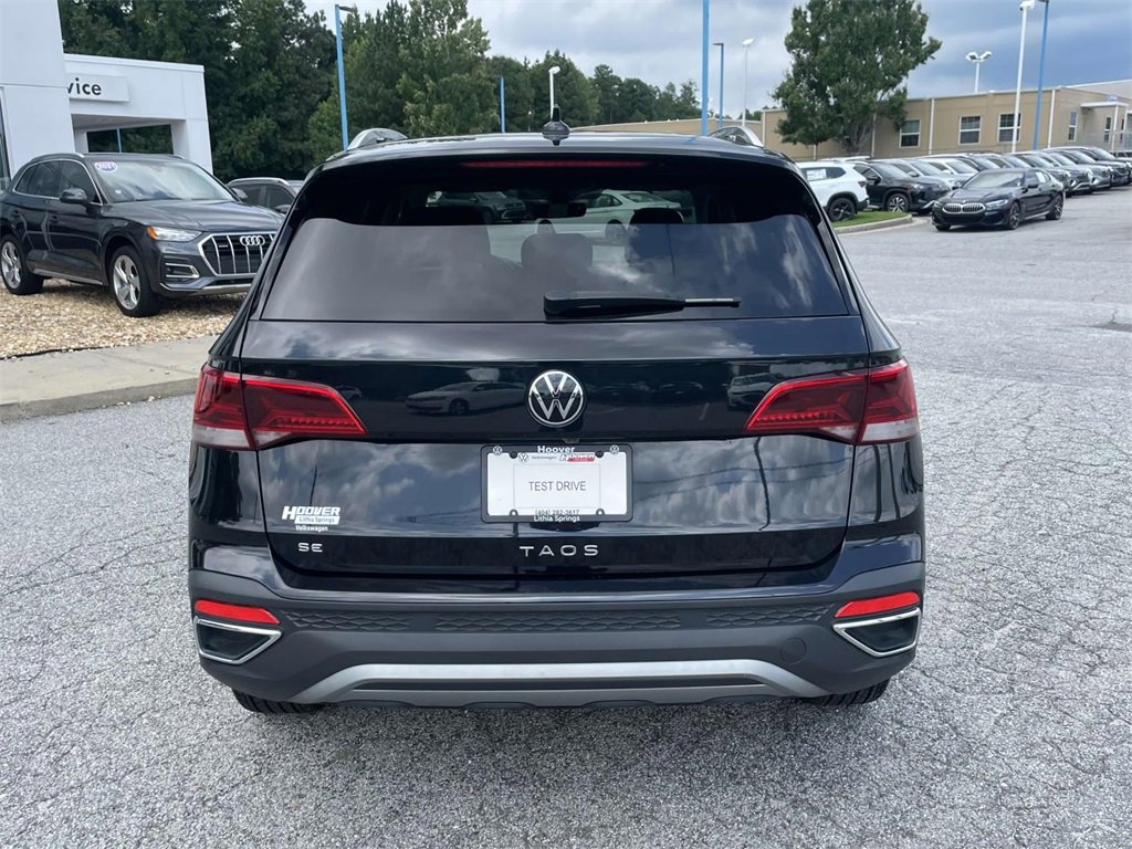 2023 Volkswagen Taos SE photo 3