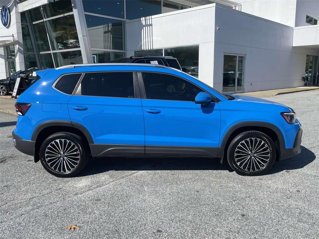 2025 Volkswagen Taos SE photo 2