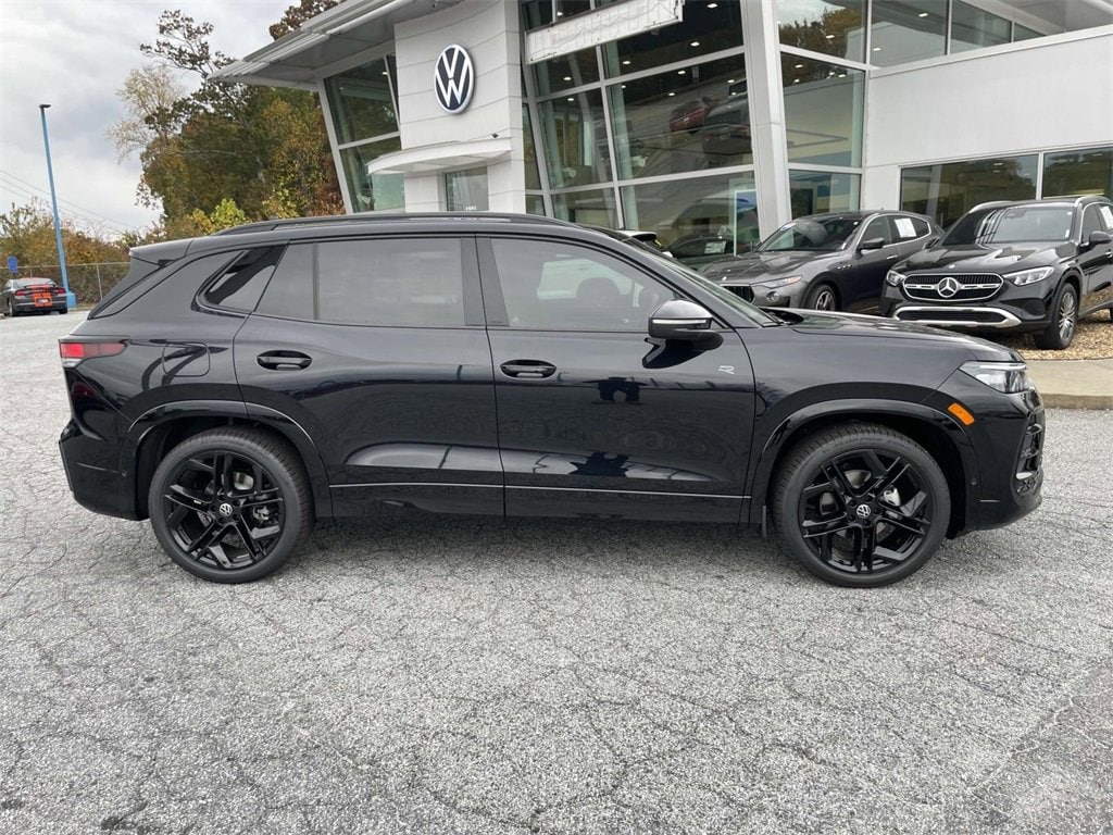 New 2026 Volkswagen Tiguan SE R-Line Black 2.0T SE R-Line Black FWD