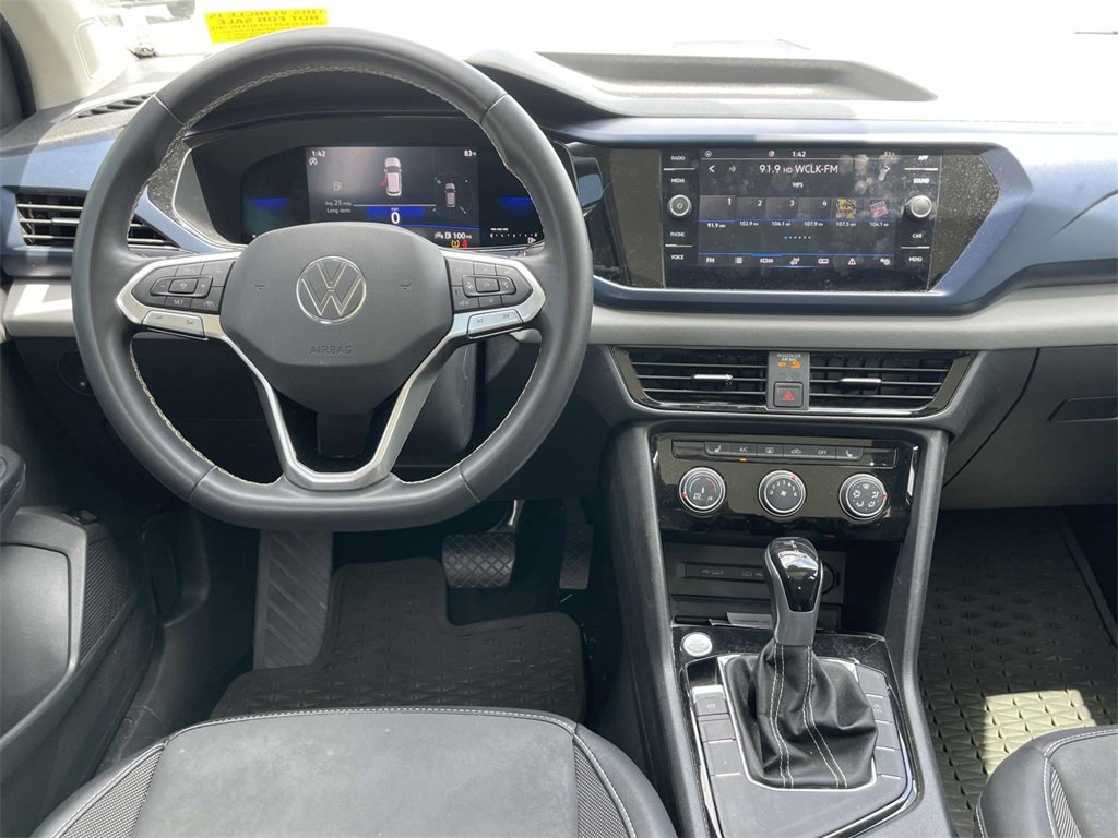 2023 Volkswagen Taos SE photo 2