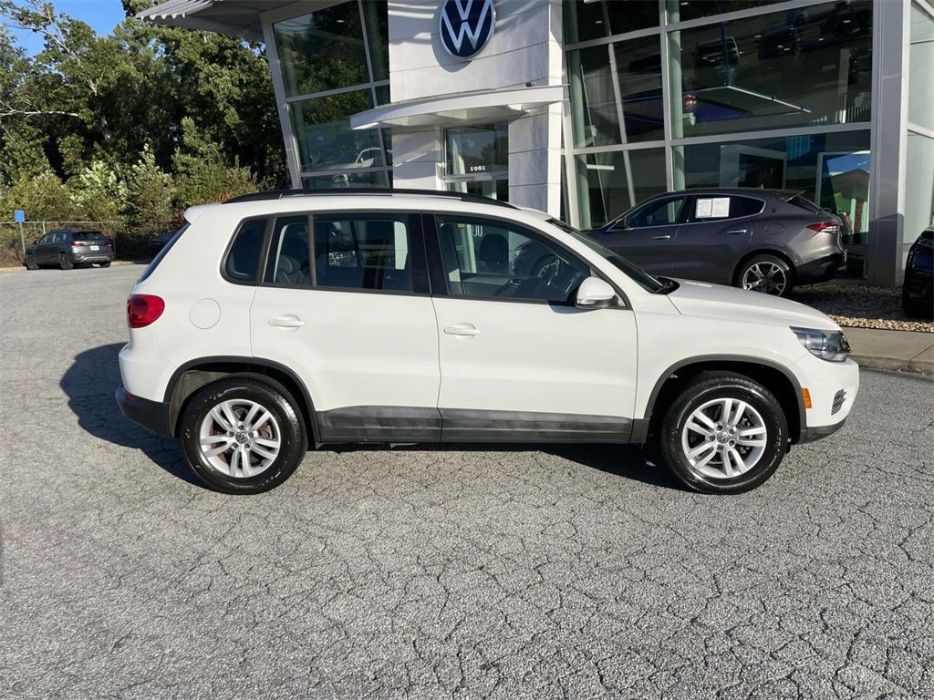 2016 Volkswagen Tiguan S photo 2
