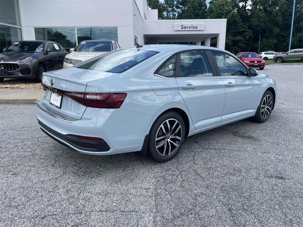 New 2025 Volkswagen Jetta SE SE Auto