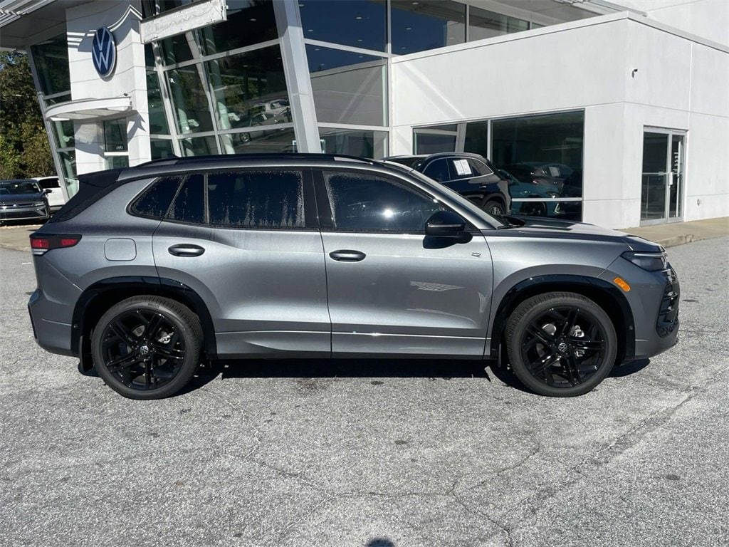 New 2026 Volkswagen Tiguan SE R-Line Black 2.0T SE R-Line Black FWD