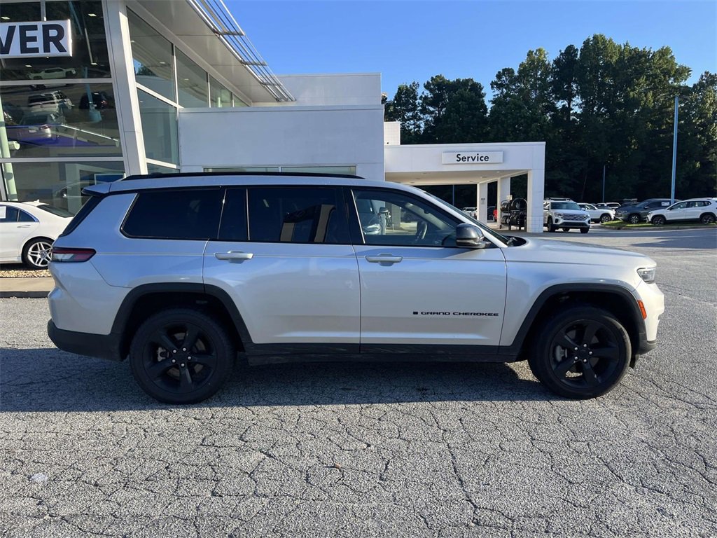 2023 Jeep Grand Cherokee Altitude photo 2