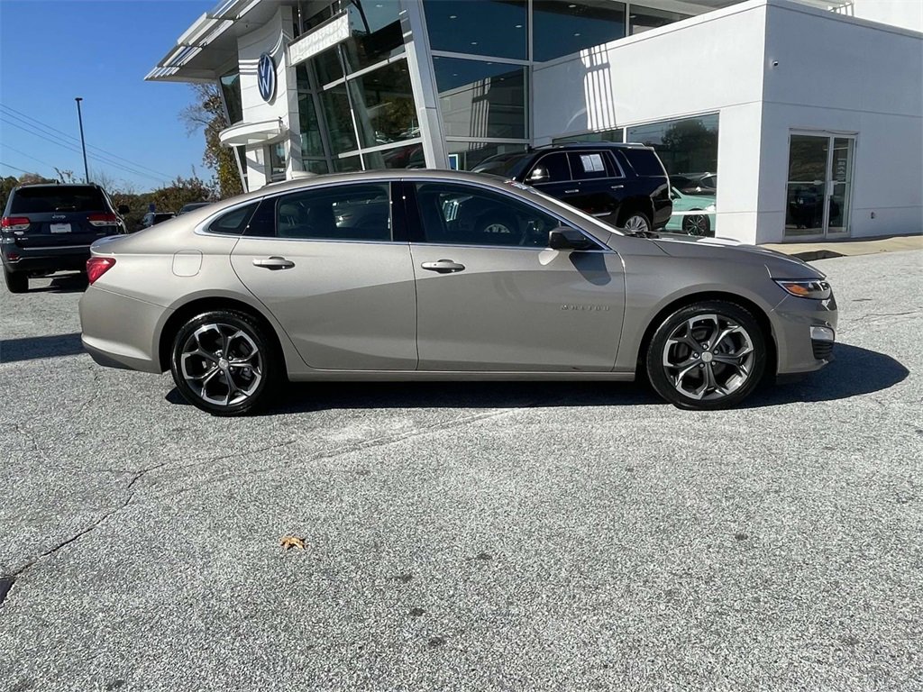2024 Chevrolet Malibu 1LT photo 2