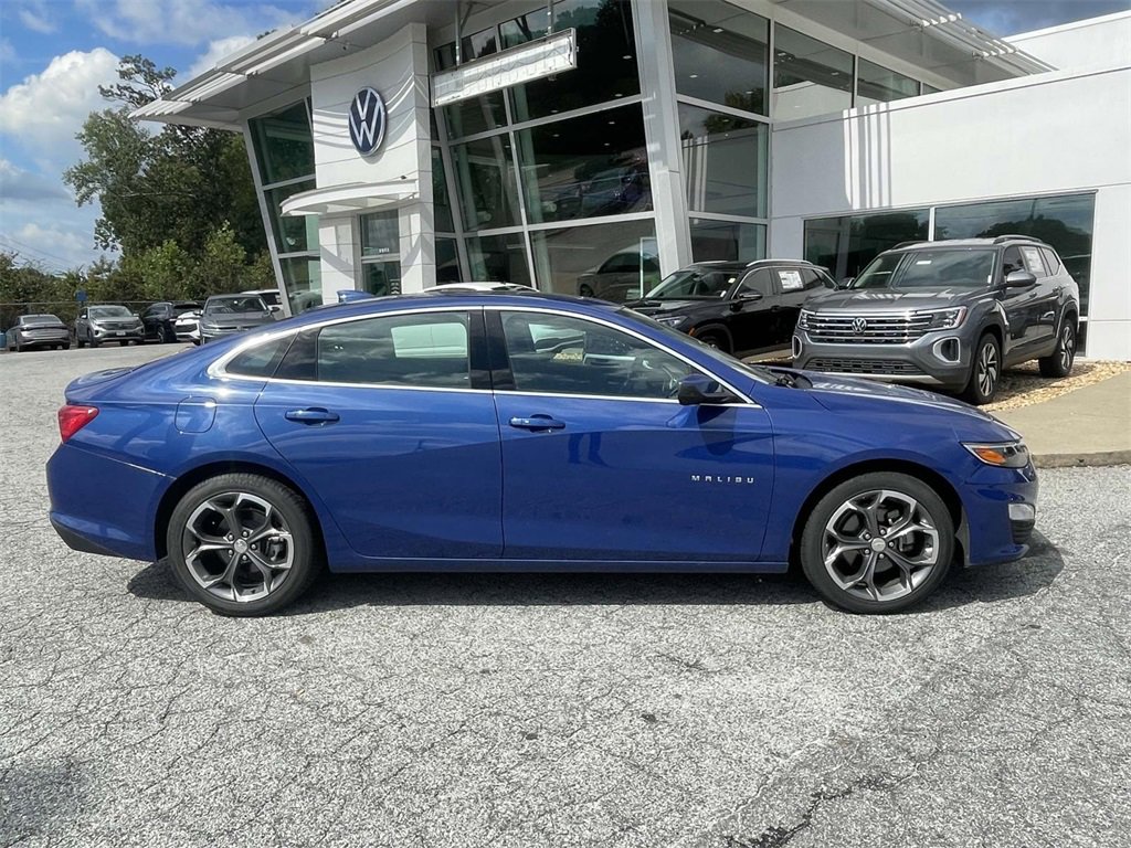 2023 Chevrolet Malibu 1LT photo 2