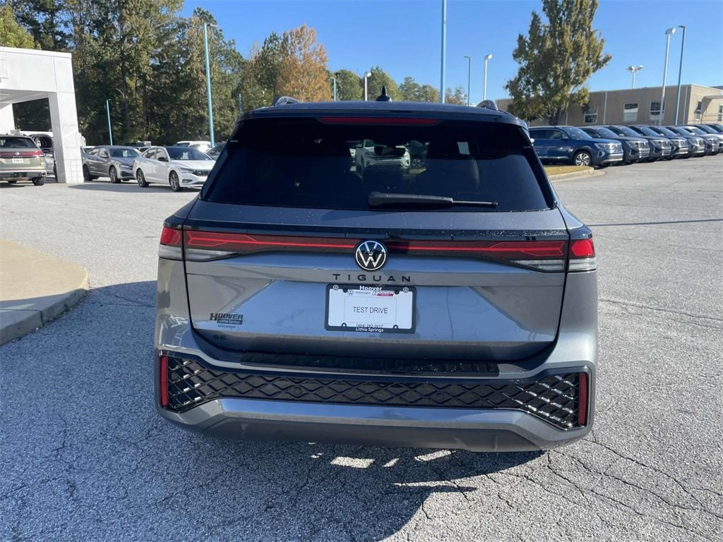 New 2026 Volkswagen Tiguan SE R-Line Black 2.0T SE R-Line Black FWD