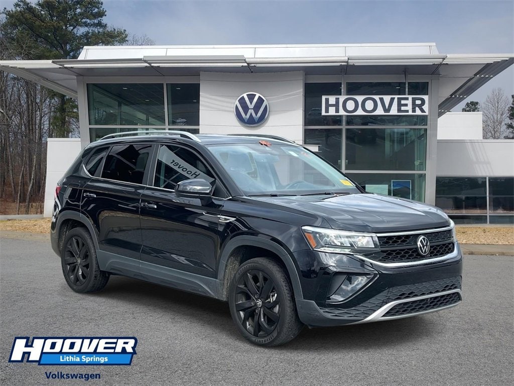 2023 Volkswagen Taos SE's photo