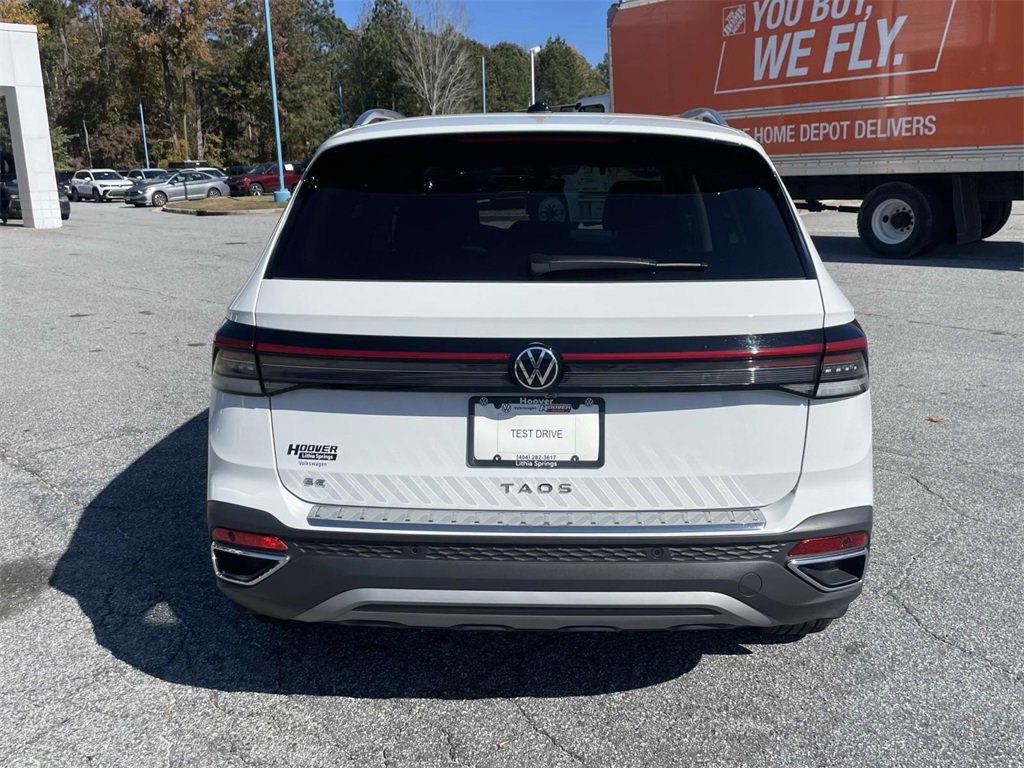 2025 Volkswagen Taos SE photo 4