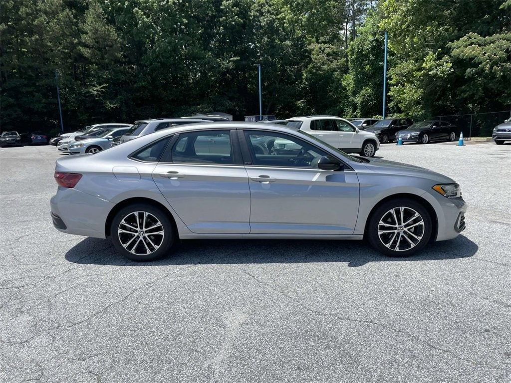 Used 2024 Volkswagen Tiguan SE with VIN 3VV2B7AX1RM043233 for sale in Lithia Springs, GA