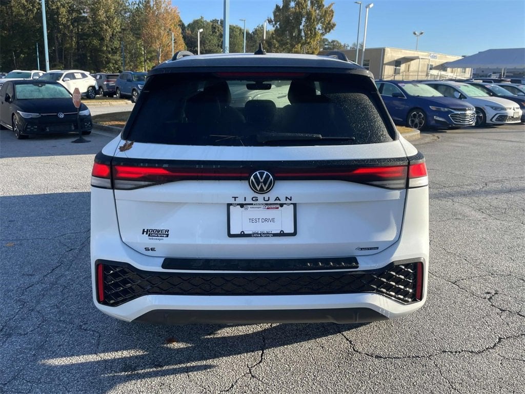 New 2025 Volkswagen Tiguan SE R-Line Black 2.0T SE R-Line Black 4MOTION