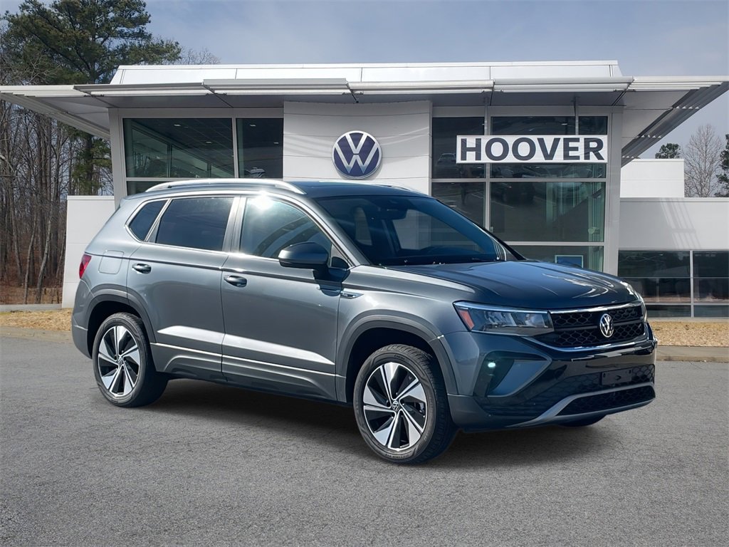 2024 Volkswagen Taos SE's photo