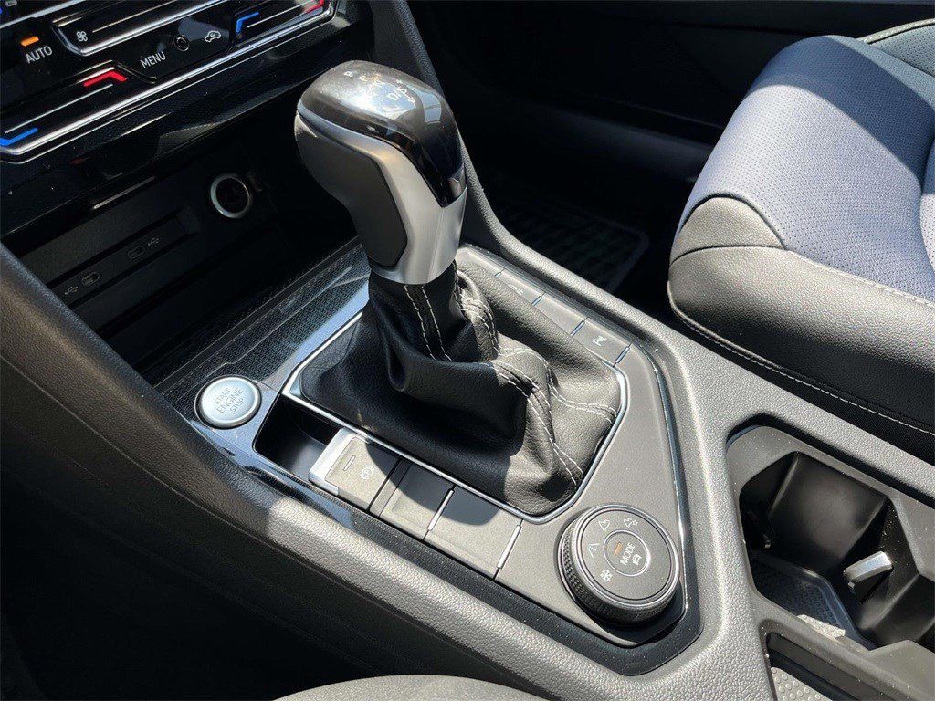 2025 Volkswagen Taos SEL - Photo 31