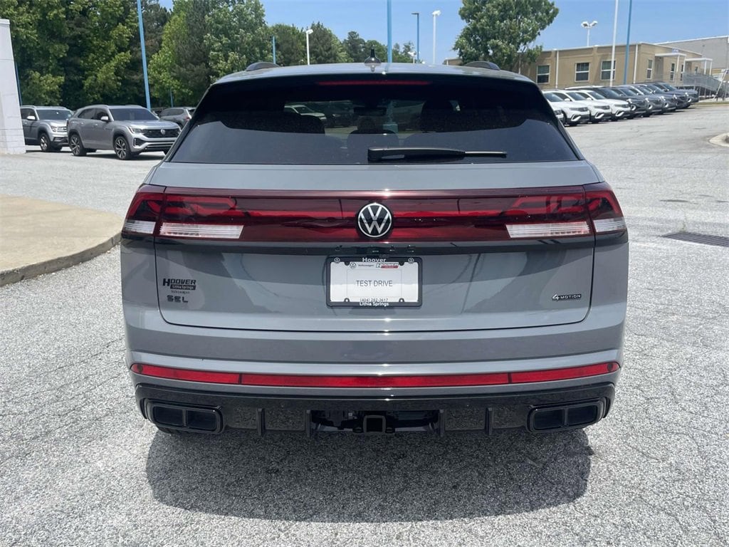 New 2025 Volkswagen Atlas Cross Sport 2.0T SEL R-Line Black 2.0T SEL R-Line Black 4MOTION