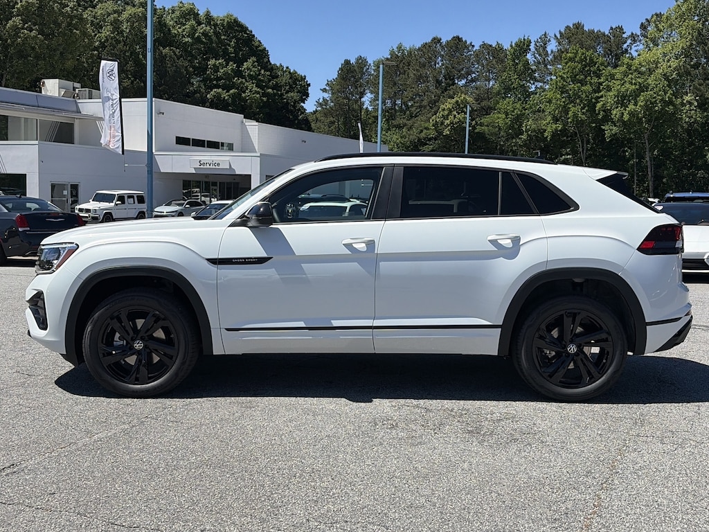 New 2026 Volkswagen Atlas Cross Sport 2.0T SEL R-Line Black 2.0T SEL R-Line Black 4MOTION