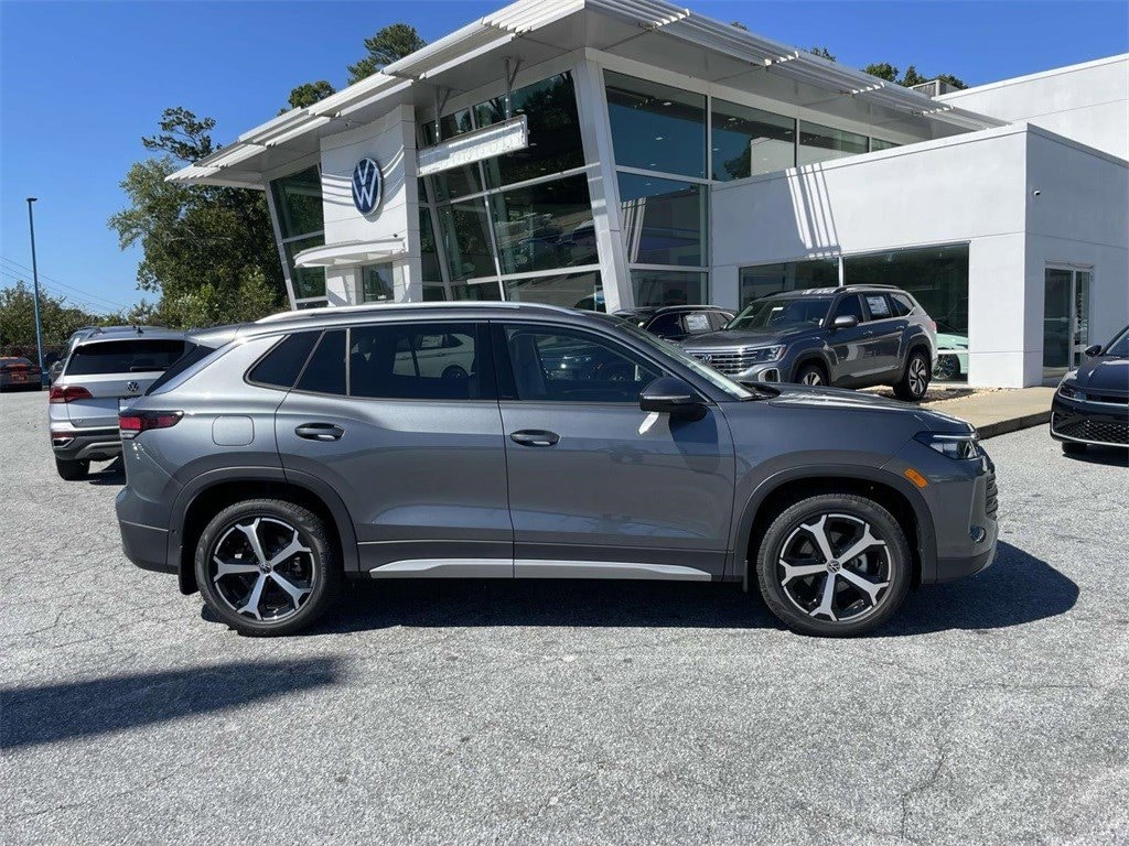 New 2025 Volkswagen Tiguan SE 2.0T SE FWD