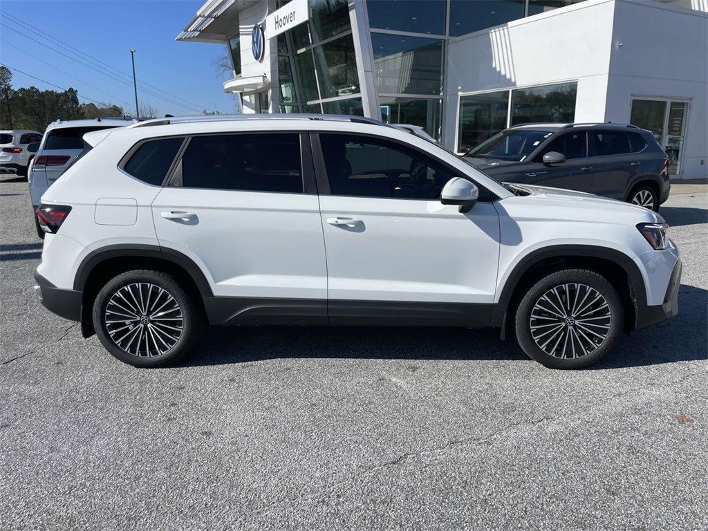 New 2026 Volkswagen Taos SE SE FWD