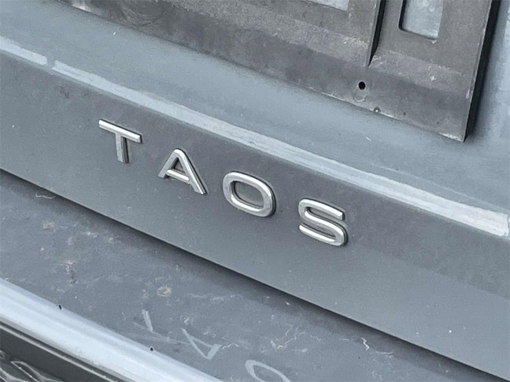2022 Volkswagen Taos SE photo 3