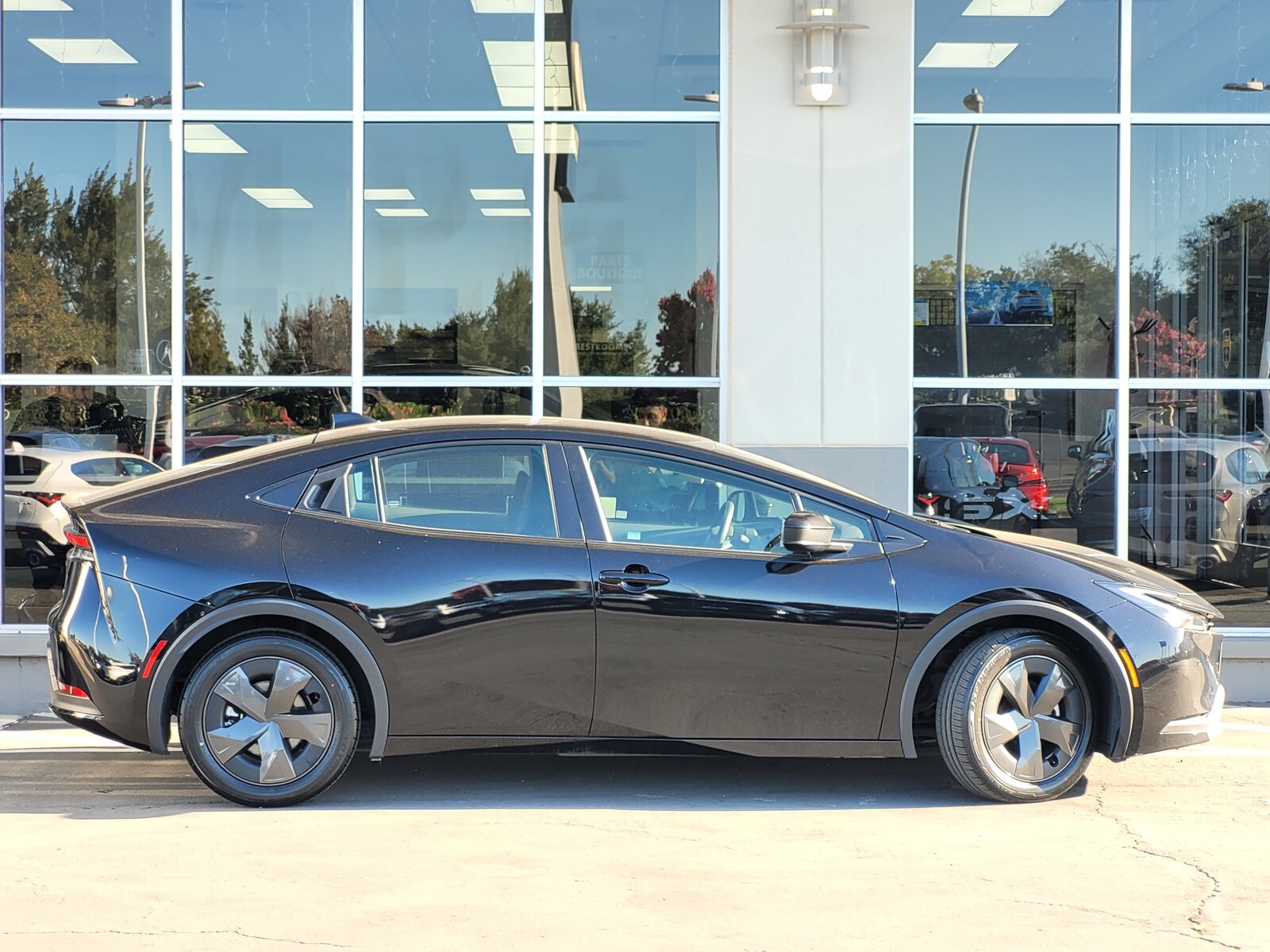 2024 Toyota Prius LE photo 4