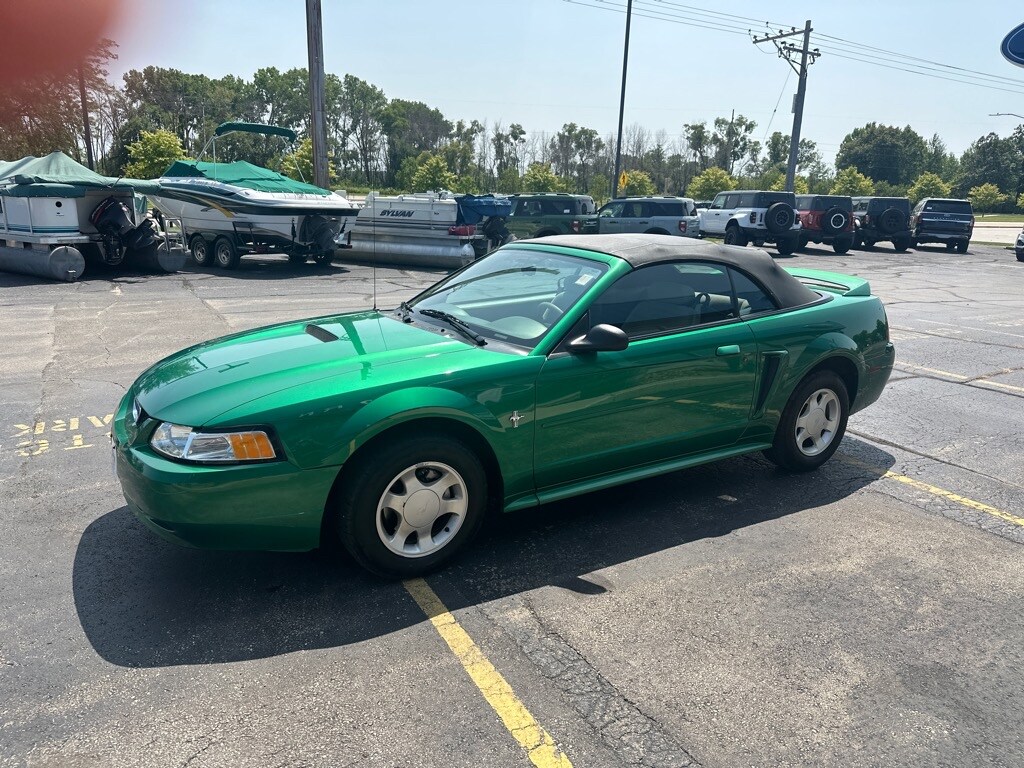 Used 2000 Ford Mustang Base with VIN 1FAFP4446YF251470 for sale in Brillion, WI