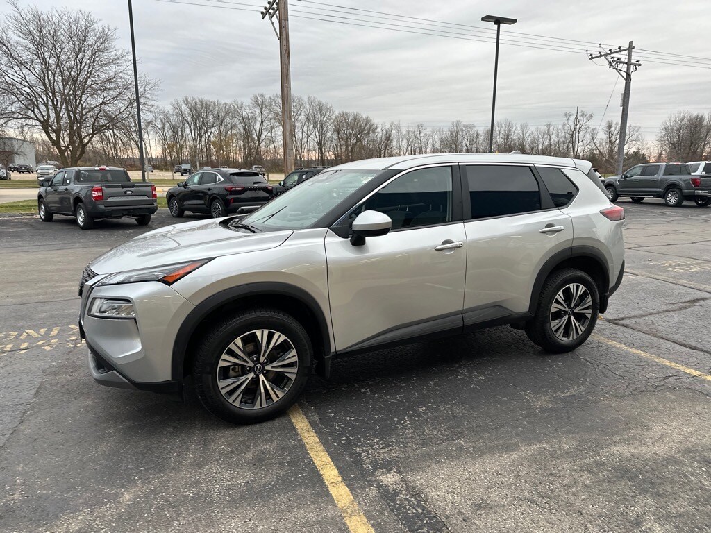 2023 Nissan Rogue SV photo 2