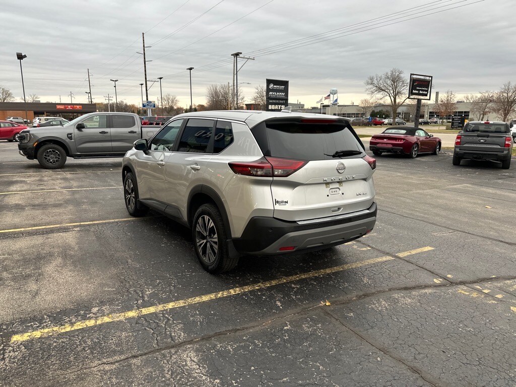 2023 Nissan Rogue SV photo 4