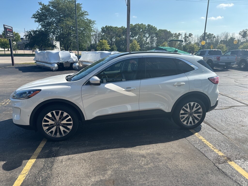 2021 Ford Escape Titanium photo 2